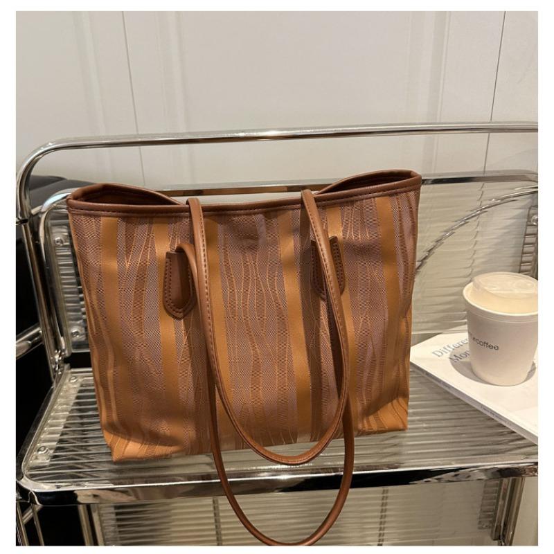 

Stylish and simple big bag women s new trendy texture shoulder bag large capacity short commute tote bag светло-коричневого