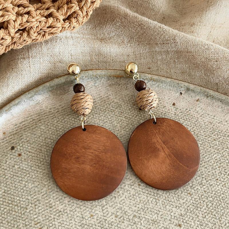 Maillard Coffee Color Amber Earrings Women's Autumn and Winter High-end Commuter Style Earrings Light Luxury Niche Design Earrings