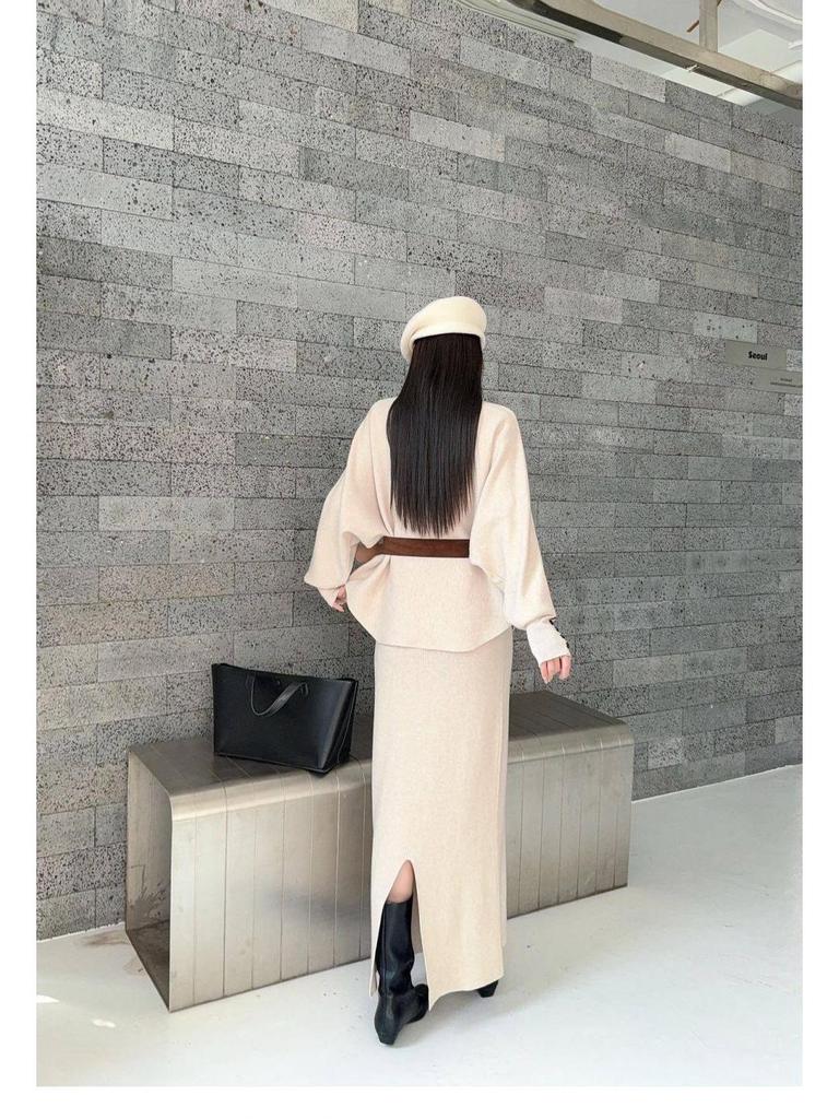 Versatile Casual Fashion Set: Autumn/Winter Slimming Knit Outfit for Date or Commute