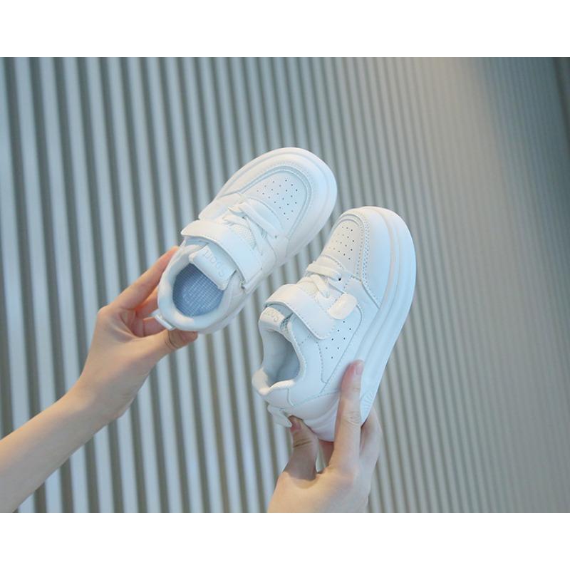 Kids White Lightweight Soft Soled Casual Sports Sneakers For Boys And Girls