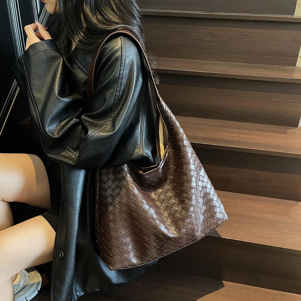 Premium sense woven pattern large capacity tote bag women's 2025 new light luxury temperament commuter single shoulder underarm women's bag