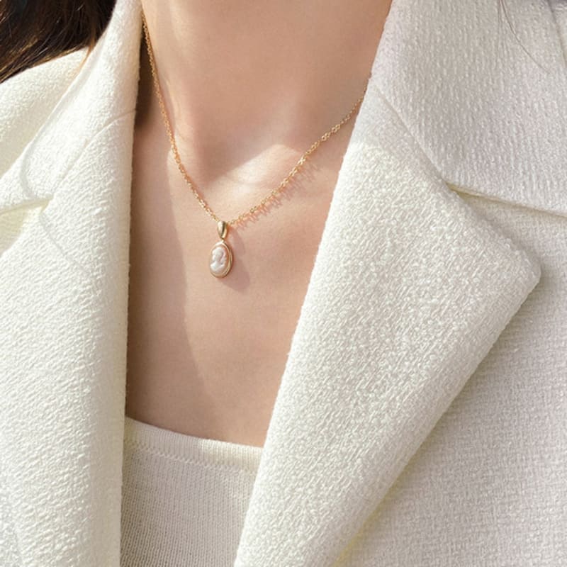 MAYBETOI 14k Verlaufs-Kamee-Münzanhänger-Halskette