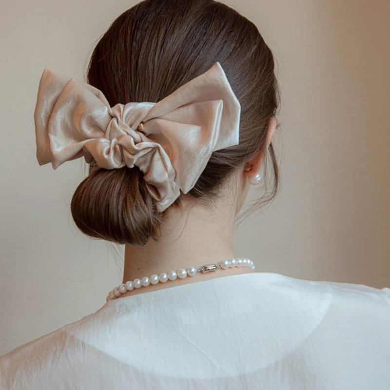 

Жан Поль Кларисс Блестящая большая резинка-скранчи с лентой JP-22-062S IVORY