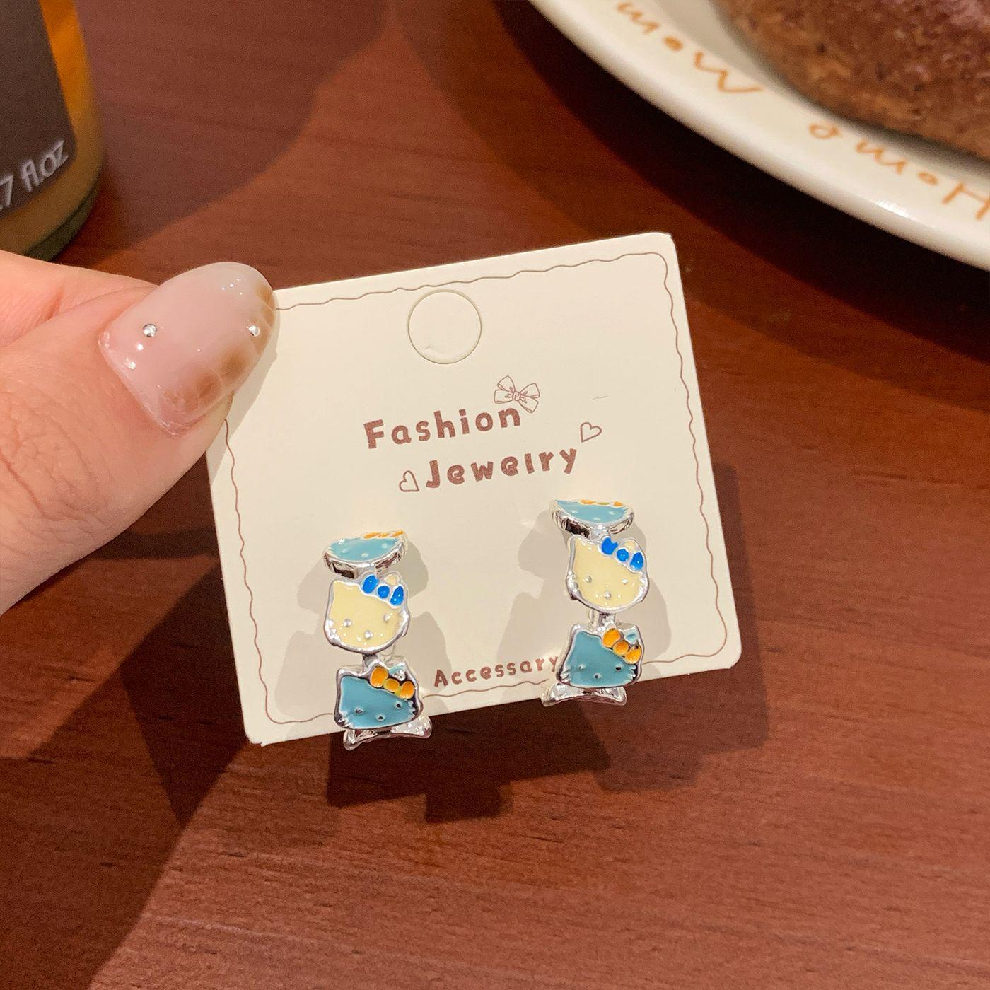 

Рождественские серьги-гвоздики с кошачьей шапкой для женщин - Серебряная игла, Милый мультяшный дизайн, Сладкие и универсальные