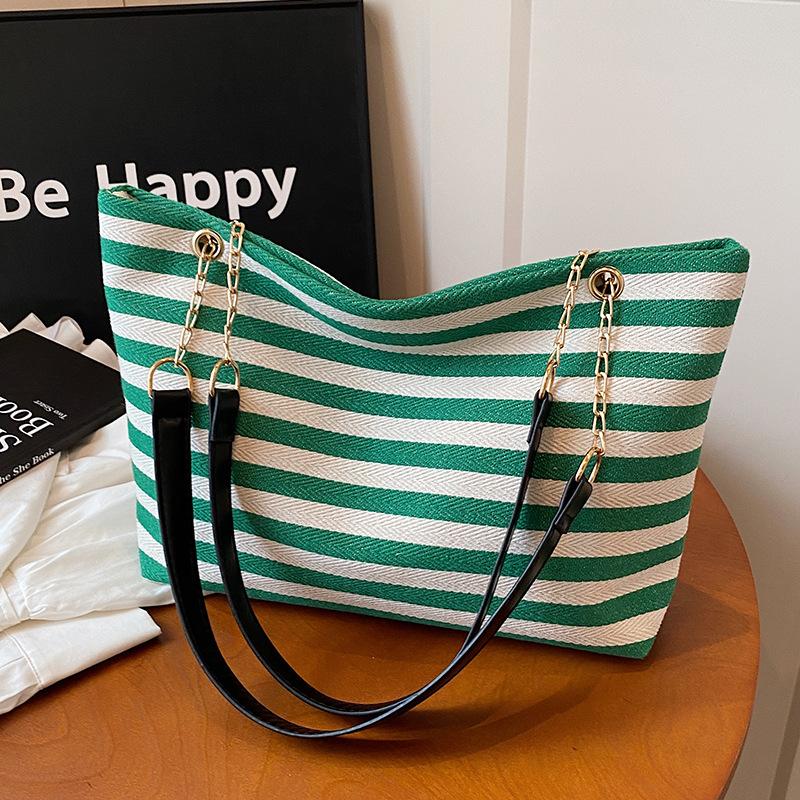 

Niche design tote bag women s 2025 spring and autumn new popular versatile striped shoulder bag large capacity underarm bag зелёный