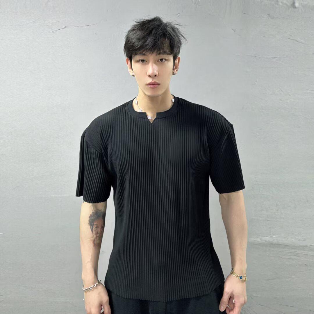 

Мужская футболка из ледяного шелка в корейском стиле с V-образным вырезом и плиссировкой - Летняя тонкая, с коротким рукавом, дышащая, свободного кроя, спортивный фитнес-топ M чёрный