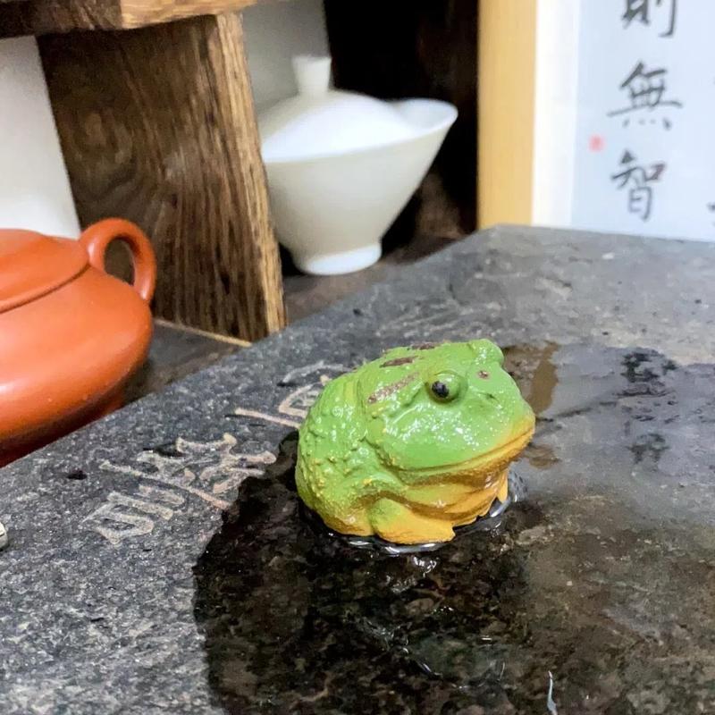 Creative YiXing Clay Horned Frog Tea Pet – Handmade Kung Fu Tea Table & Aquarium Decoration