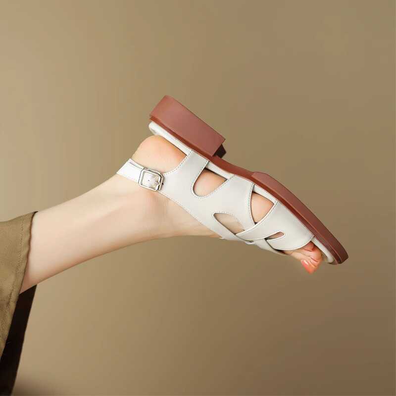 Zehensandalen mit dickem Absatz und gekreuzten Riemen für Damen im Sommer, eckige Zehenpartie, offene Ferse, weiche Sohle, bequeme Mama-Sandalen