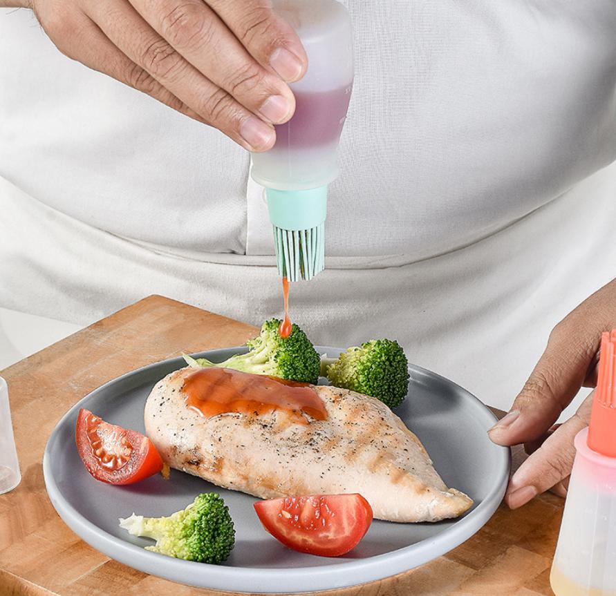 2pcs Covered squeeze silicone oil brush - 2.034 liters. Outdoor barbecue dipping sauce brush, baking-specific oil brush