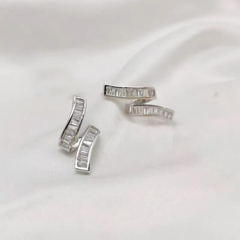 Trendy Korean Dongdaemun Design Stud Earrings: Stylish, High-End, Versatile Accessories for Women