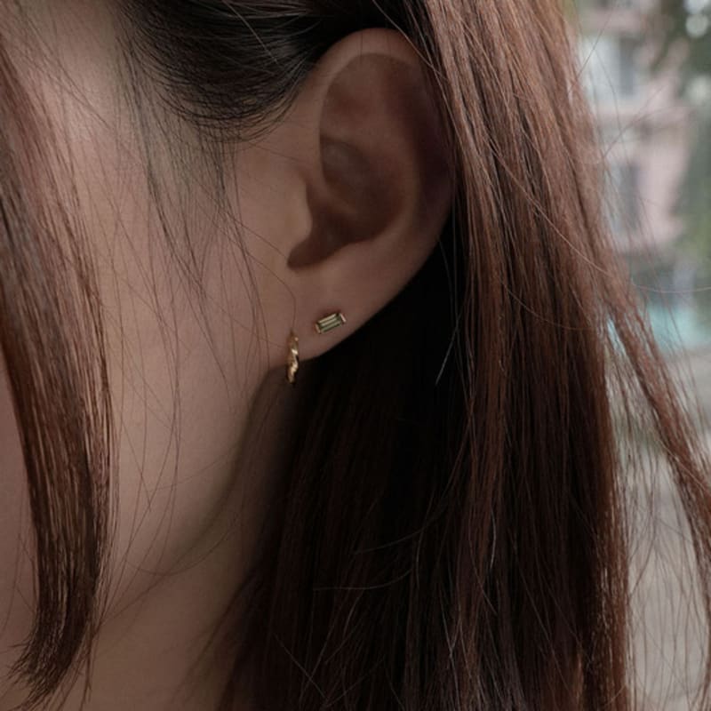 Youngglow 14k quadratischer farbiger Cubic-Piercing