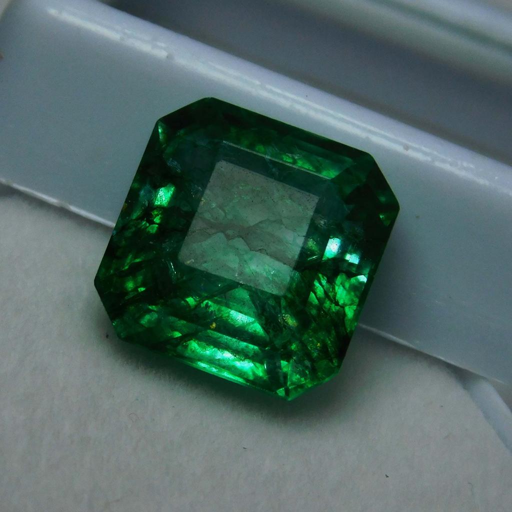 7 Carat Natural Green Colombian Emerald Emerald Cut CERTIFIED Loose Gemstone A-3902c