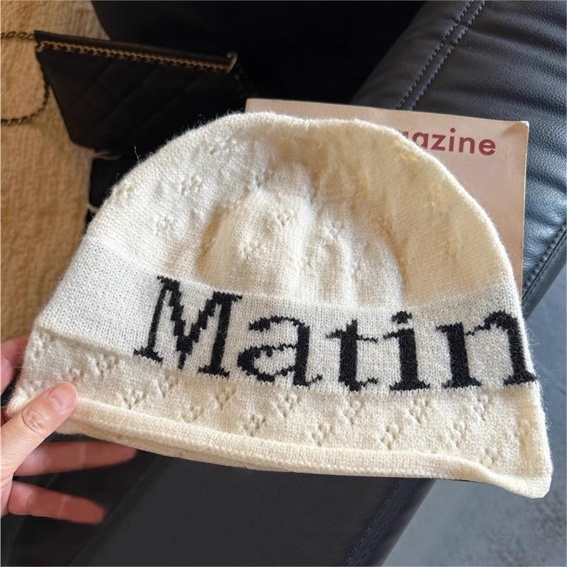 

Корейская версия шерстяных шапок с персонализированными буквами для мужчин и женщин, уличные шапки для холодной погоды 2024 года, новая выставка вязаных шапок M（56-58cm）