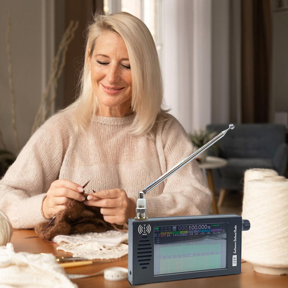 

DSP SDR Радіоприймач Короткохвильовий Радіоприймач 4,3-дюймовий Сенсорний Екран Стерео MP3-плеєр з Роз ємом для Навушників та Антени для Туризму China Mainland