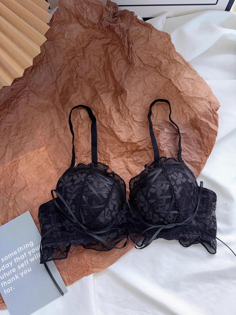 Japonská šněrovací podprsenka Lolita bez kostic pro malý hrudník