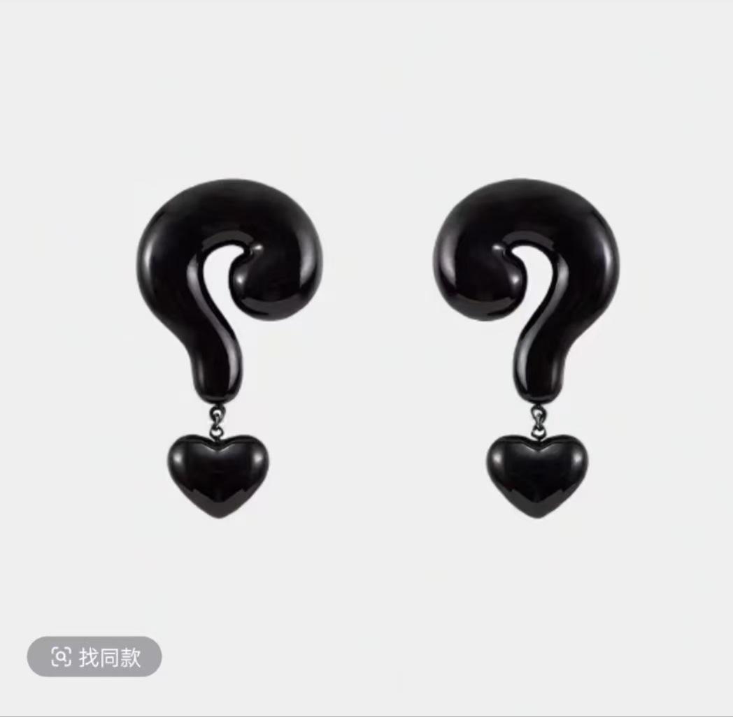 

And Contemporary Artistic Red Acrylic Earrings With Distinctive Heart And U Shape Designs For Girls чорний