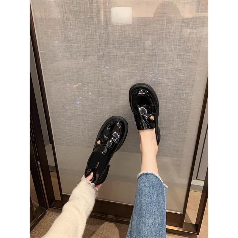 Women Soft Leather Gold Coin Decorative Buckle Black Small Leather Shoes 2025 Fashion Versatile Outdoor Platform Loafer