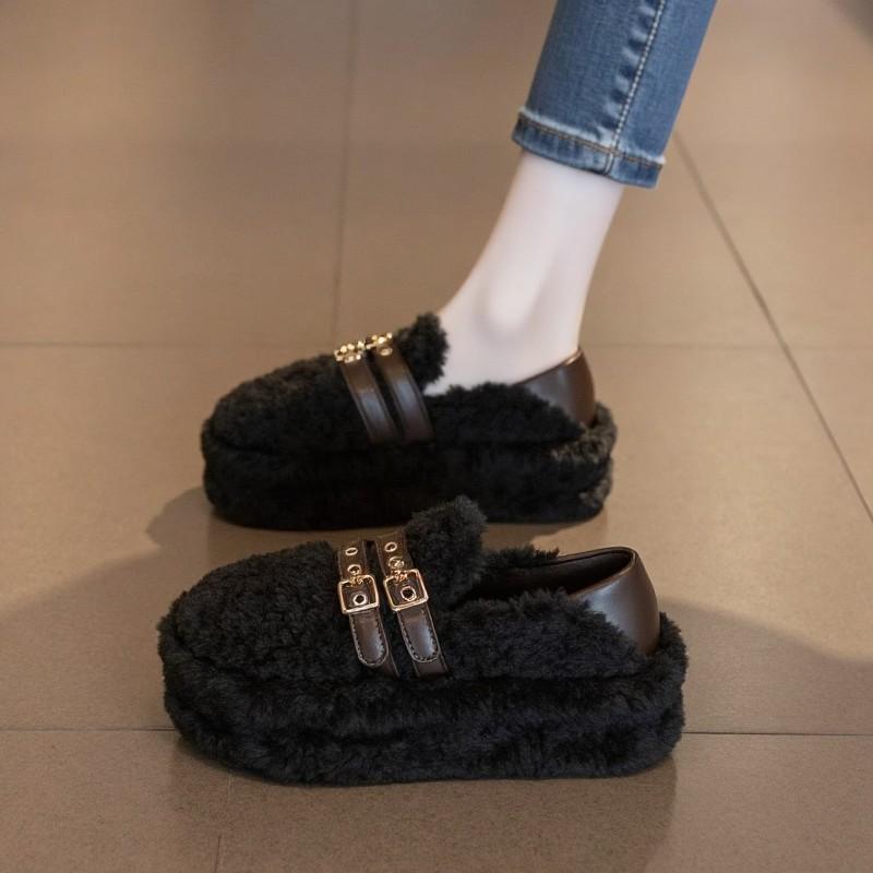 In winter, the velvet inner height-increasing fluffy shoes are worn by women to keep warm, and the back bag is heeled with two cotton shoes