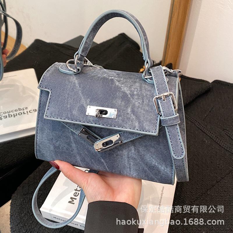 Bag Women 2025 New Trendy High-end Fashion Messenger Bag Niche Design Spring and Summer Shoulder Portable Small Square Bag