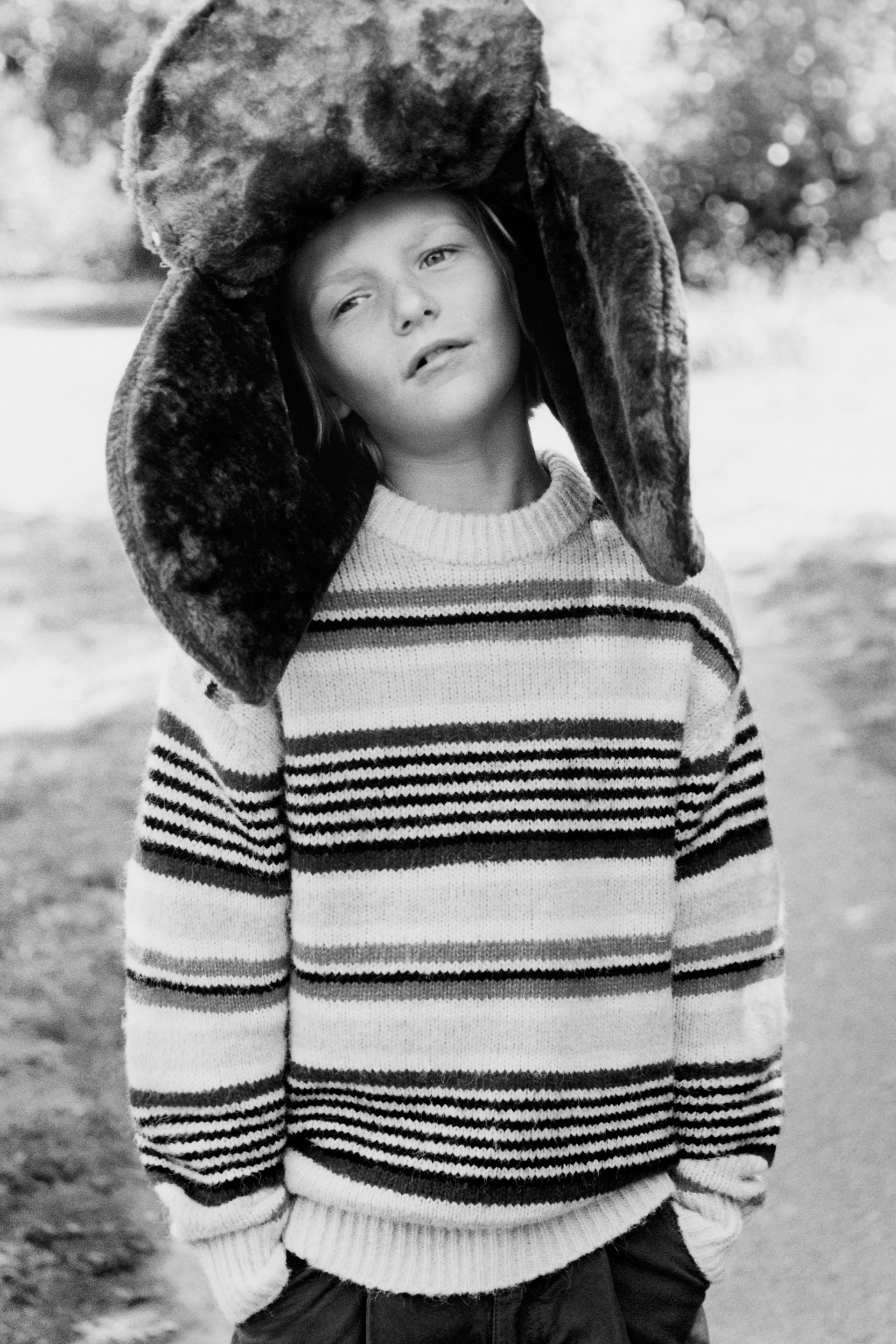 

ТРИКОТАЖНЫЙ СВИТЕР В ПОЛОСКУ