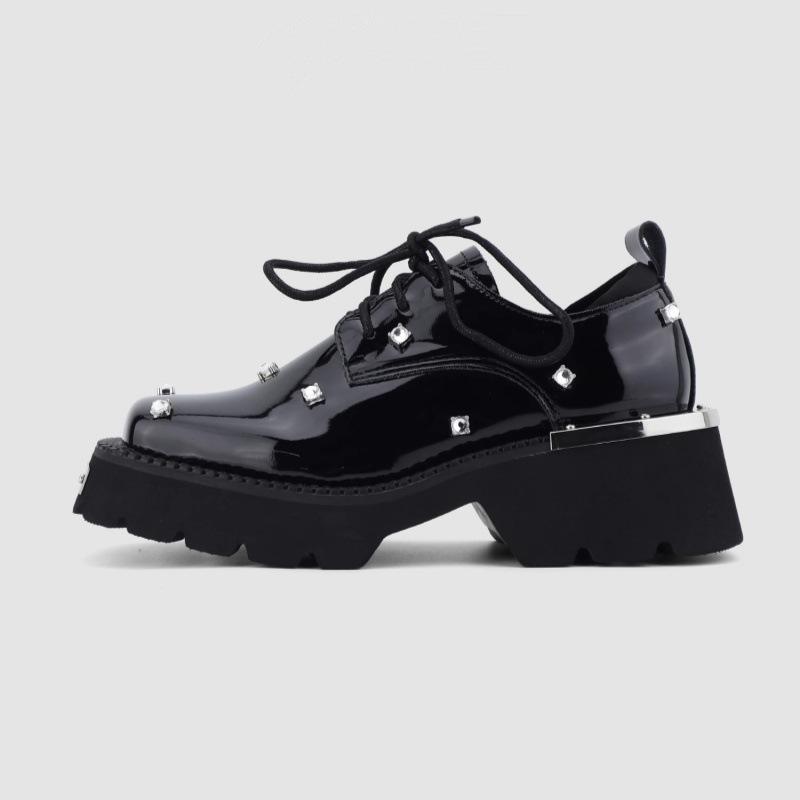 

Женские туфли на толстой подошве и толстом каблуке из маленькой кожи со стразами, новинка начала весны 2025 года, кожаные туфли в британском стиле с металлической отделкой, черные туфли на шнуровке 40 чёрный