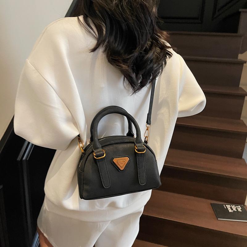 This Year's Popular Bags, Women's 2025 New Trendy Portable Pillow Bags, High-end Versatile Shoulder Bags, Messenger Bags.