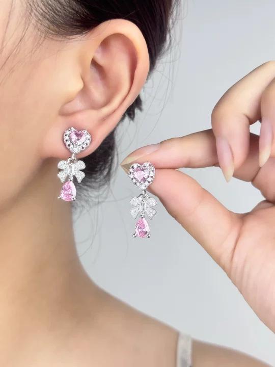 

New light luxury love stud earrings, star and moon powder, sweet and cool niche fashion, simple and high-end earrings, ear jewelry
