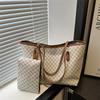 Trendige übergroße Tragetasche mit Reißverschluss für den lässigen Tagesausflug und den urbanen Look