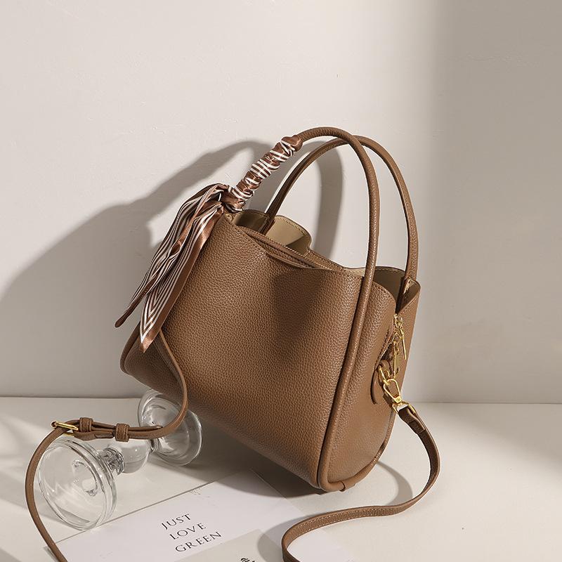 Spring Fashion Hand Bill Shoulder Women's Bag Large Capacity Commuter Crossbody Bag Practical Small Tote Bag Bucket Bag