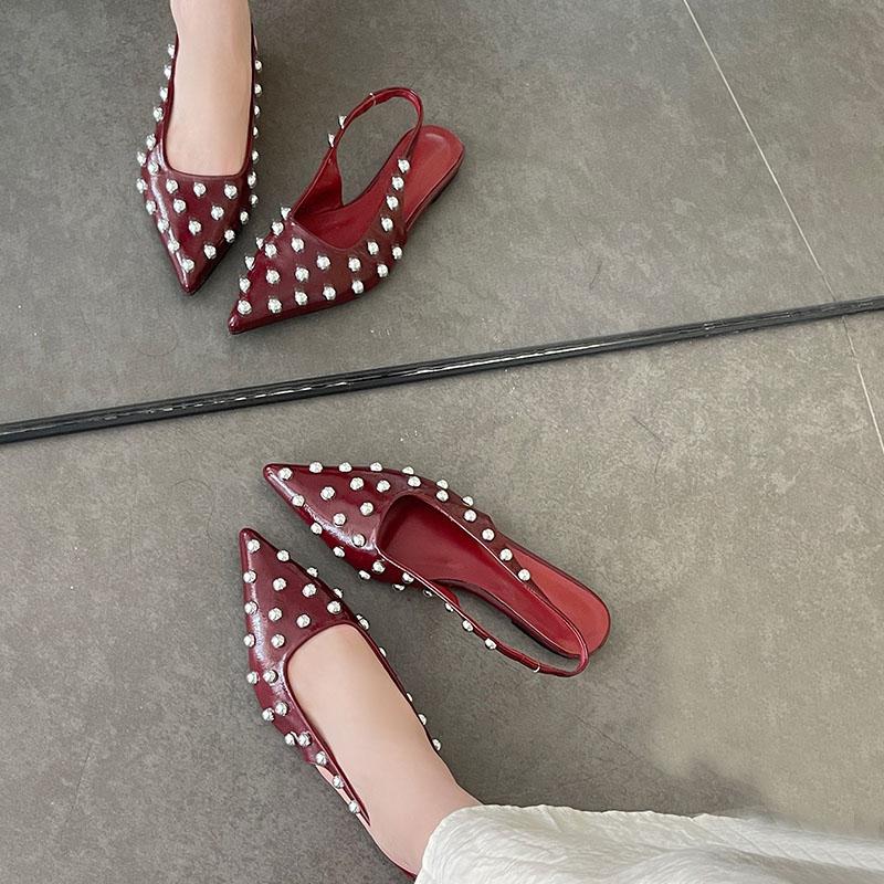 Mode Neue Mode Spitz zulaufende Damen flache Sandalen zum Hineinschlüpfen Damenschuhe für den flachen Fuß Metallniete Damensandalen Schuhe Große Größe 43