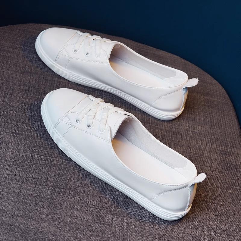 Leder kleine weiße Schuhe Damen neu Frühling und Sommer dünn atmungsaktiv leicht flacher Boden ein Pedal Krankenschwester Student weiche Sohle