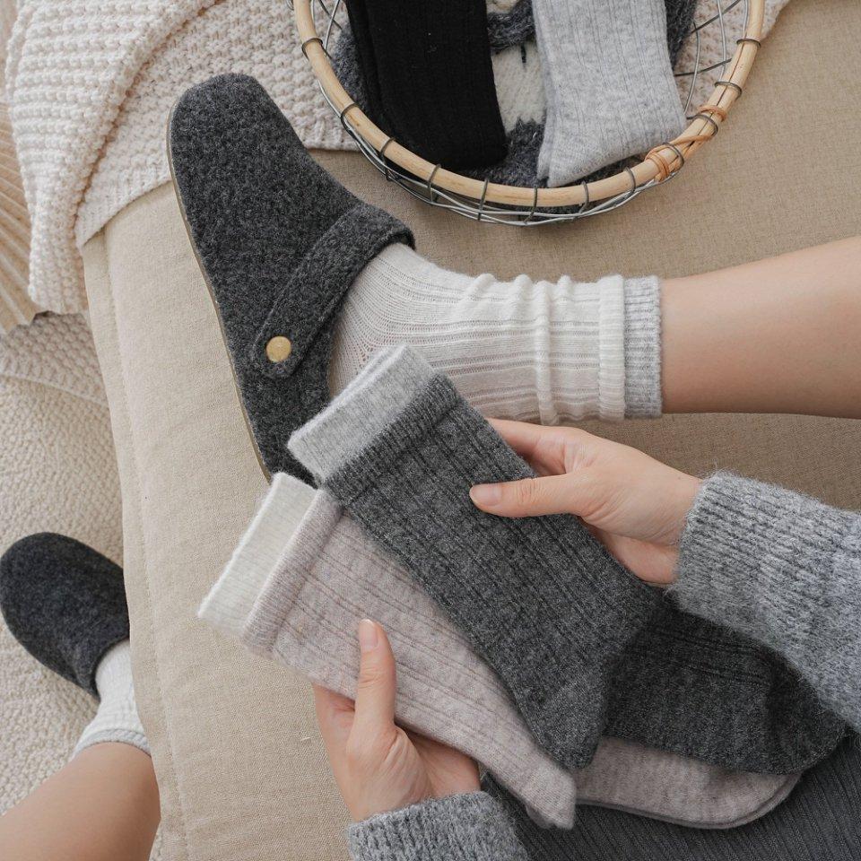 Women's Autumn and Winter Plush and Warm Matching Color Double Mouth Wool Tube Pile Socks
