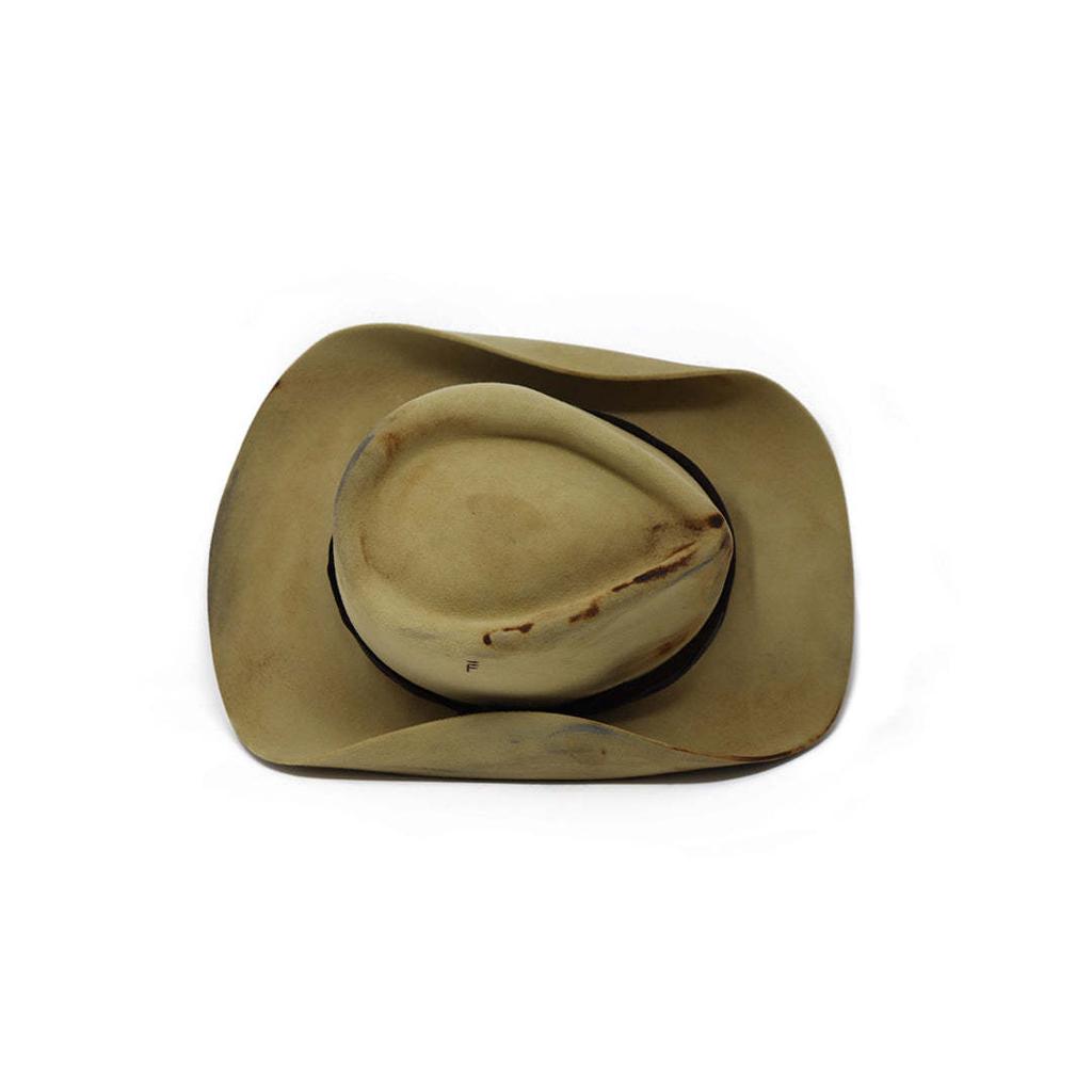 Hatt i fårfilt i distressed stil med uppvikt kant, vintage cylinderhatt i ren ull, dekorerad med band