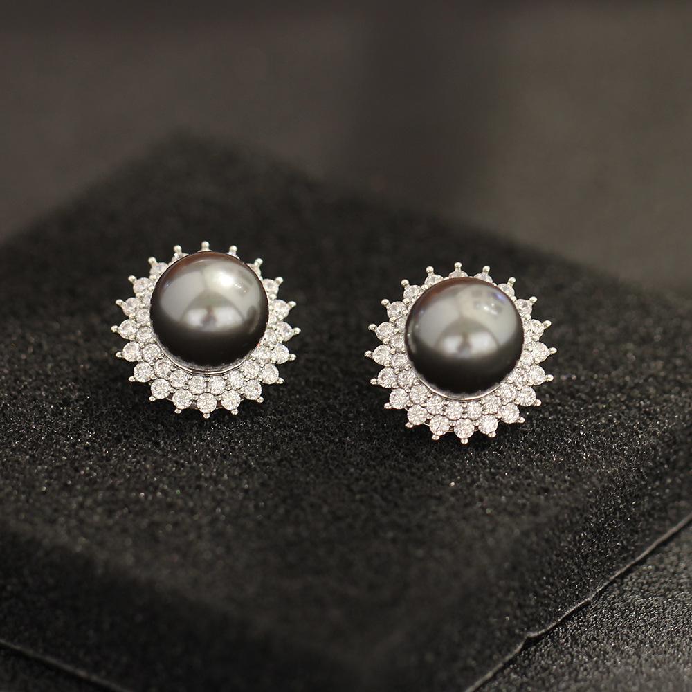 Light luxury high-end micro-inlaid zircon flower holder two-color pearl stud earrings with elegant golden pearl 925 silver needle earrings