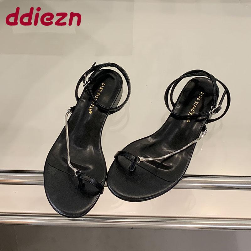 Fashion New 2025 Fashion Metal Chain Footwear Shallow Women Flats Sandals Shoes Round Toe Ladies Flats Sandals Shoes Female Flip Flops