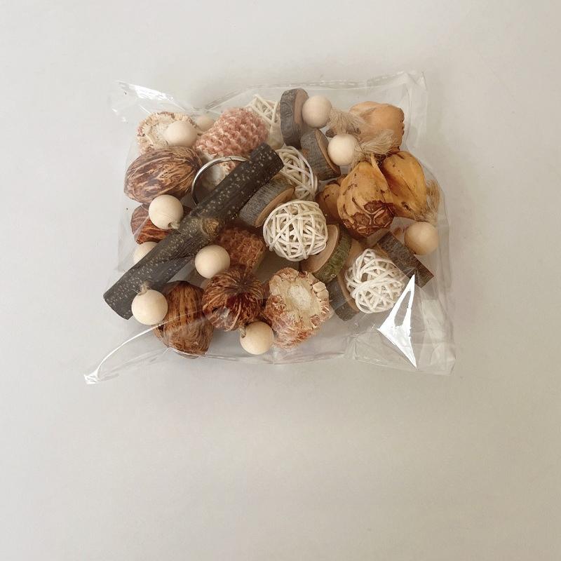 Parrot Toy Birds Gnaw On Strings of Barnacles, Mountain Pineapples, Apple Wood, Nuts, and Corn Cobs, Tearing and Destroying Beaked Bird Toys