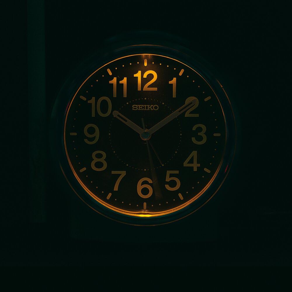 Seiko Clock Alarm Clock Table Clock Automatic Lighting Analog Light Concentrating Resin Dial Visible Even At Night Light Gold Pearl 116 X 115 X 81mm
