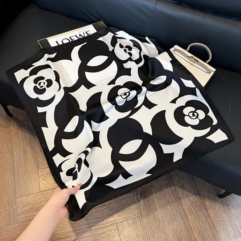 New silk scarf women's fashion versatile high-end small square scarf Korean version neck protection scarf spring and autumn retro scarf binding bag