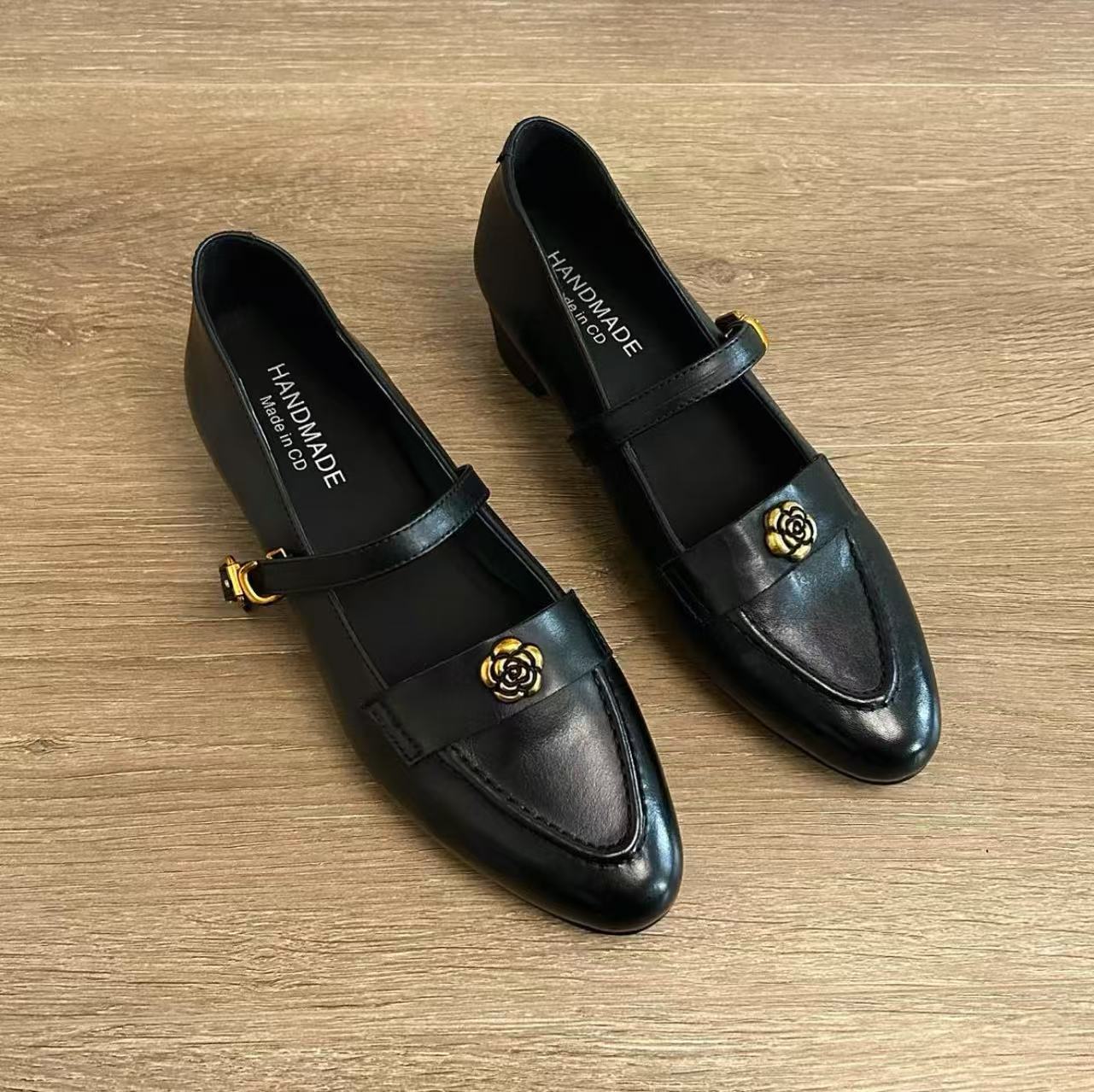 

Spot model~ Retro camellia one-word buckle Mary Jane first layer calfskin women s new British style single shoes women 35