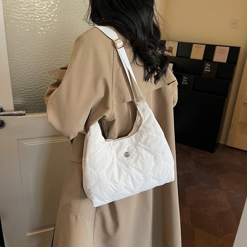 Rhombus embroidery thread bag women's large-capacity commuting simple tote bag casual versatile literary messenger bag
