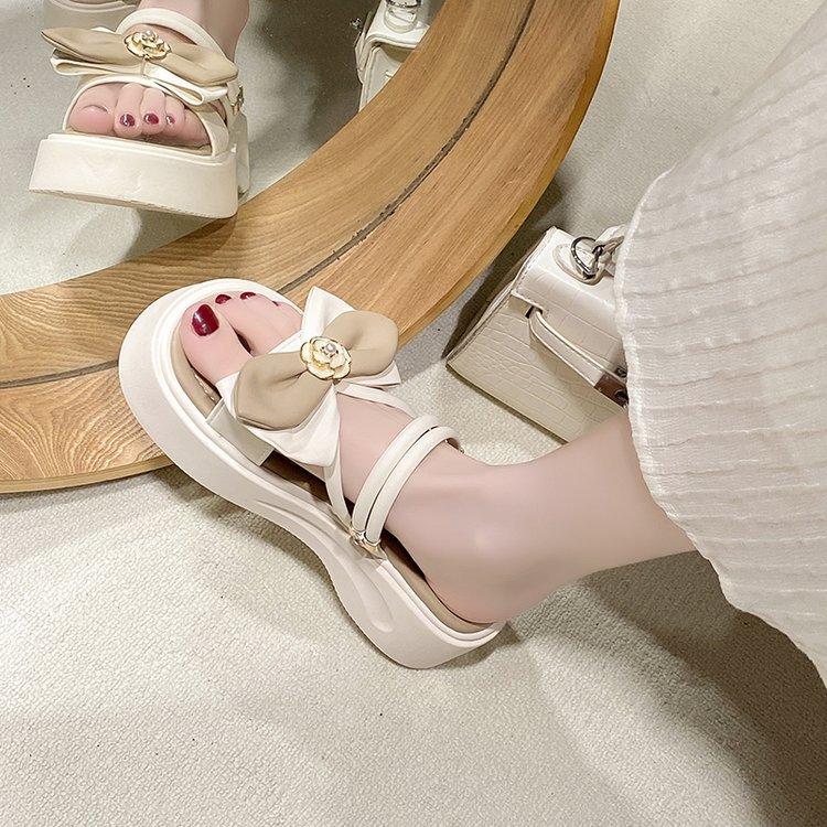 Summer wear 2025 new muffin temperament increases fairy beach shoes small fragrant wind platform sandals woman