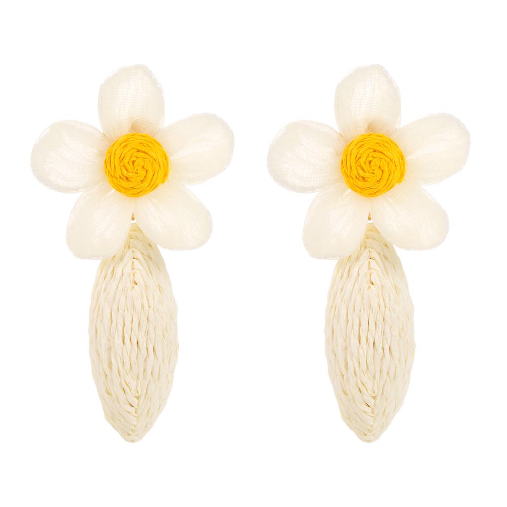 

Богемные серьги из рафии ручной работы: Красочные цветочные дизайны для универсальной весенней моды белый
