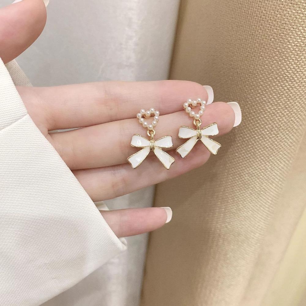 Koreanischer Mode-Charme Weißer Schleifenknoten Steckerohrring für Damen Temperament Perlen Schleife Herz Ohrringe Party Schmuck Zubehör Geschenk