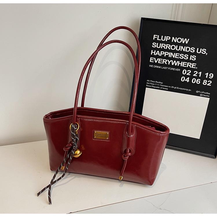2024 Vielseitiger Pendler mit großer Kapazität: Französische Retro Damen Winter Schultertasche