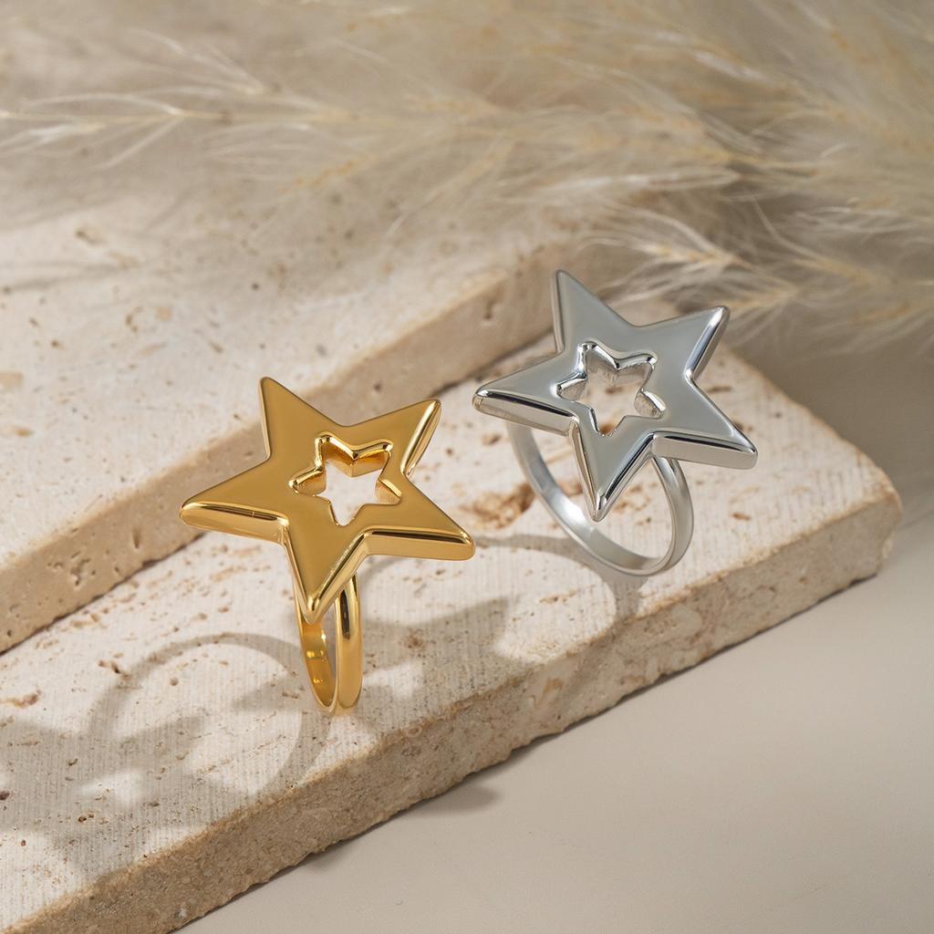 Bague Ouverte Géométrique Creuse Étoile à Cinq Branches Yori Métal Imperméable Dorée 18K Simple Quotidienne Bijou de Haute Qualité Cadeau