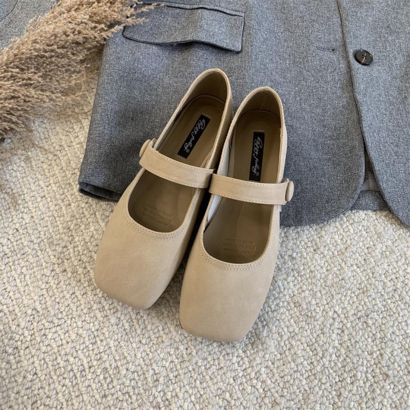 

French retro square head mother grandma shoes one-word buckle with Mary Jane single shoes temperament flat bottom fashion small leather shoes autumn 38