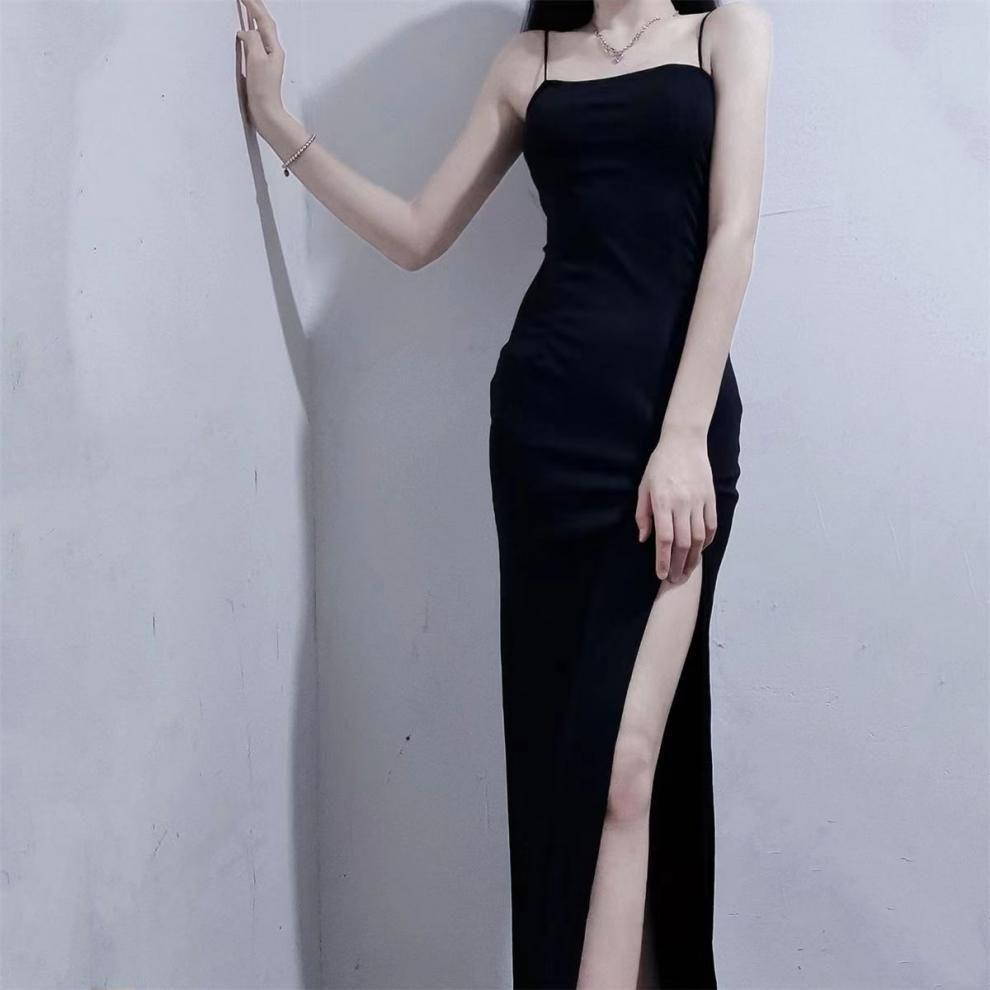 Mature Spicy Girl Black Spaghetti Strap Maxi Dress with Slit – Slimming, Hip-Hugging, Dominant Style