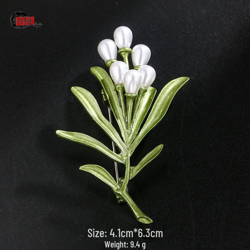 Versatile Green Leaf Brooch Pin with Pearl - Safety Pin for Sweaters, Coats, and Corsage Accessories