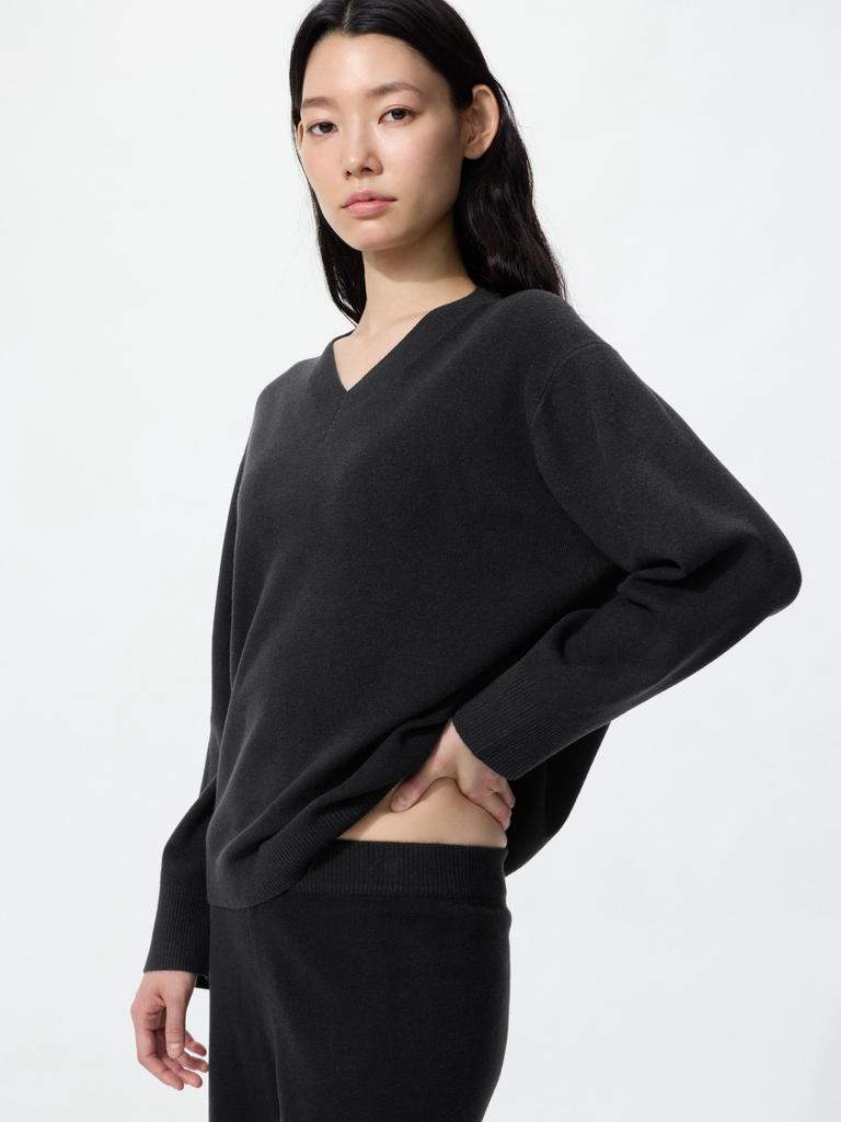 Uniqlo Washable Knit V Neck Sweater  Smooth 