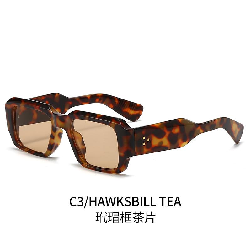 Modne kwadratowe okulary przeciwsłoneczne dla kobiet i mężczyzn  Stylowy design z nitami  Ochrona przed promieniowaniem UV  Modne odcienie do ochrony przed słońcem